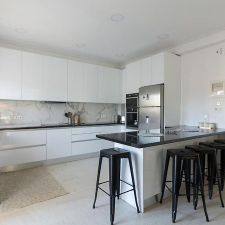 Spacious And Modern Flat For 4 Athena Bagian luar foto