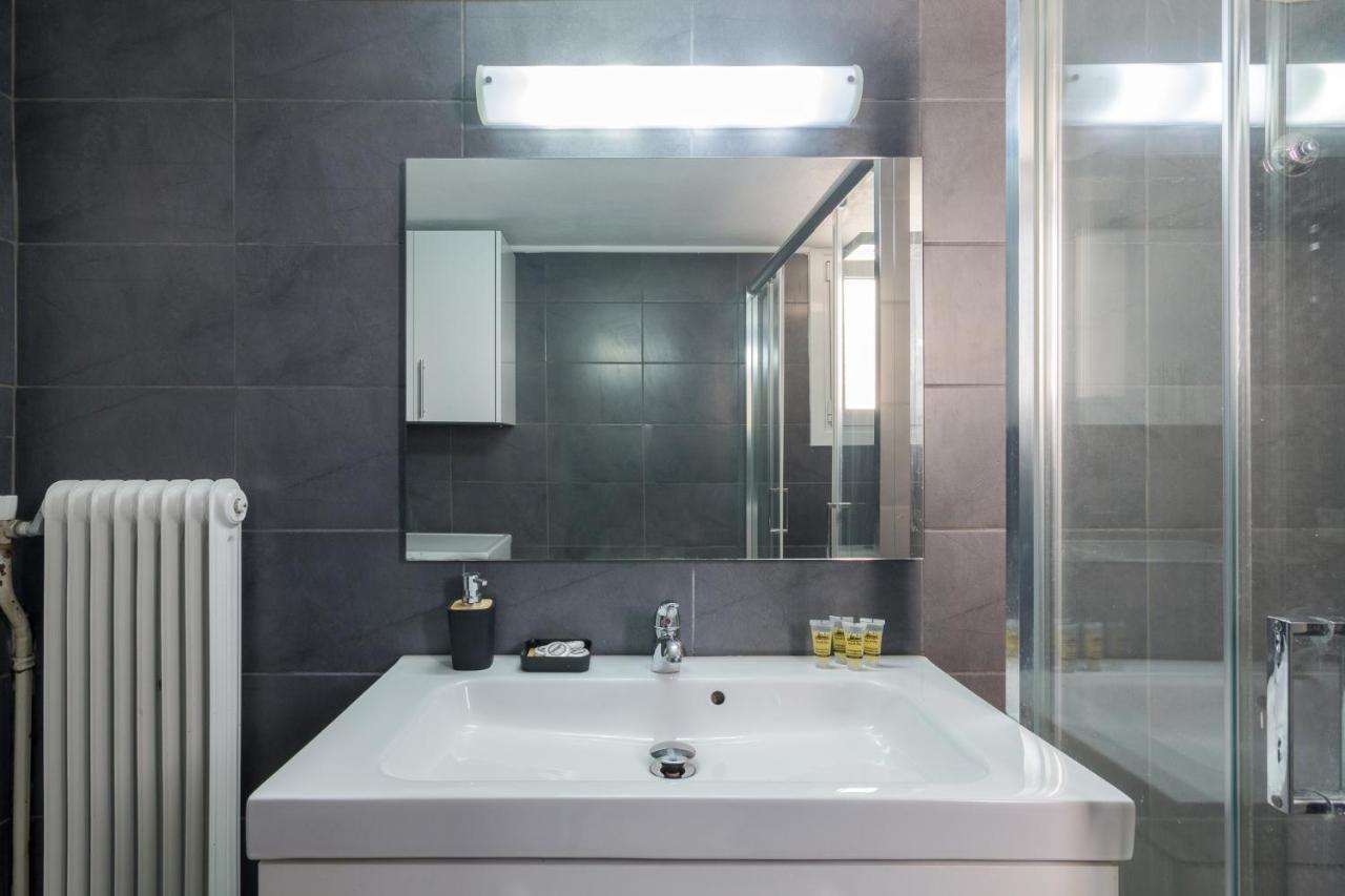 Spacious And Modern Flat For 4 Athena Bagian luar foto