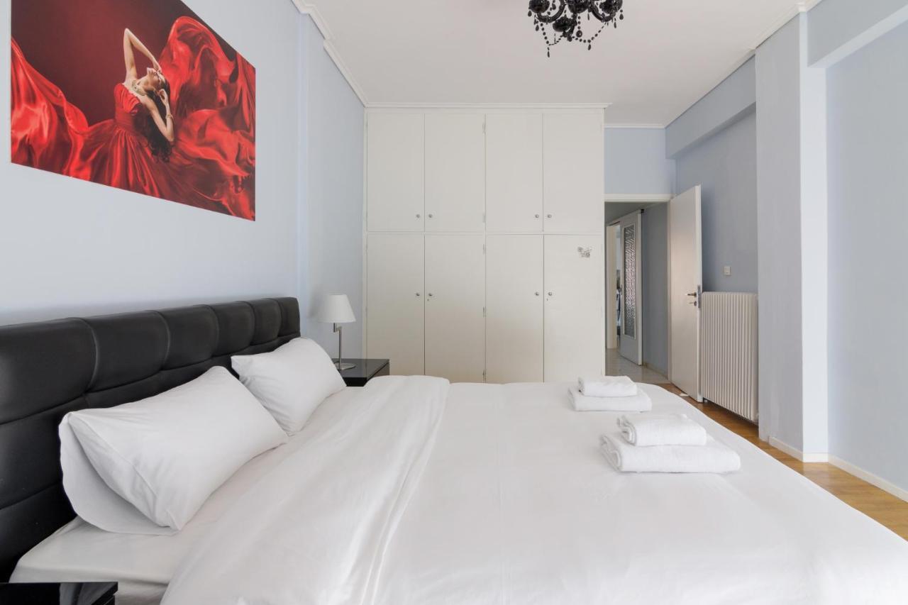 Spacious And Modern Flat For 4 Athena Bagian luar foto