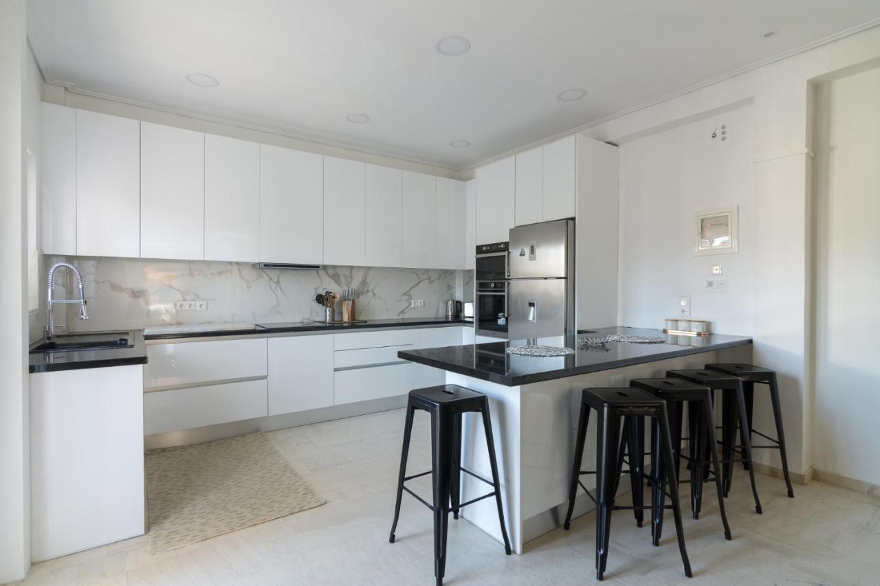 Spacious And Modern Flat For 4 Athena Bagian luar foto