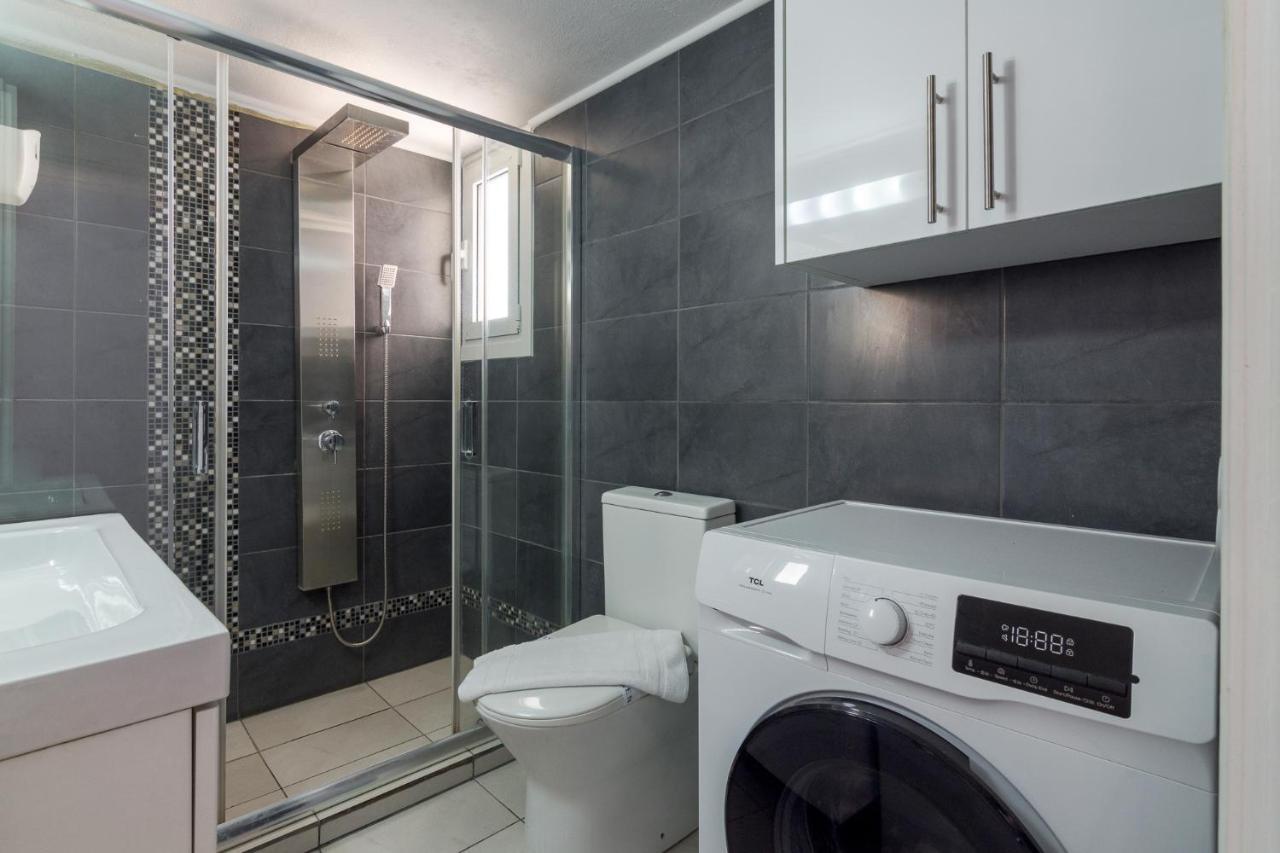 Spacious And Modern Flat For 4 Athena Bagian luar foto
