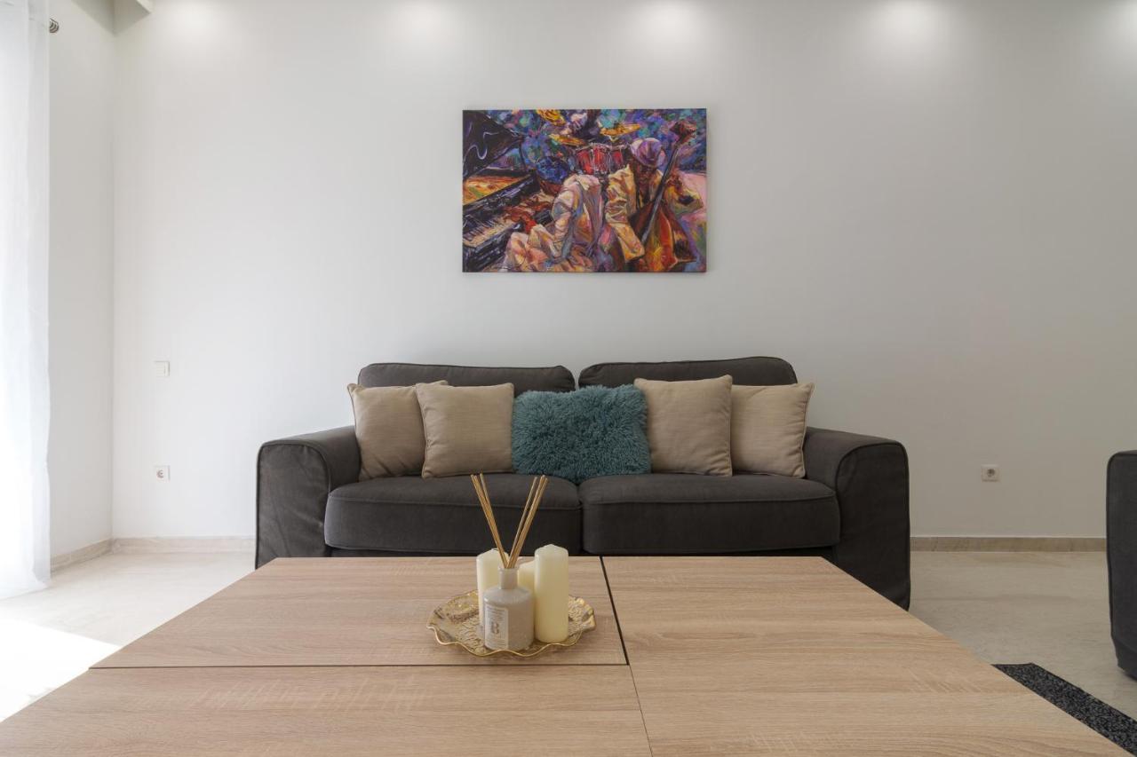 Spacious And Modern Flat For 4 Athena Bagian luar foto
