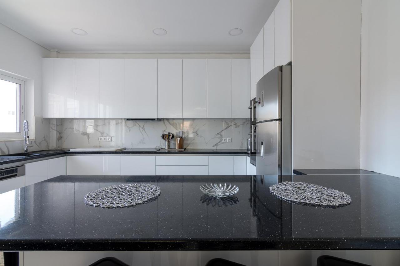 Spacious And Modern Flat For 4 Athena Bagian luar foto